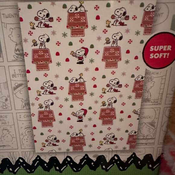 Peanuts Snoopy Gingerbread Peppermints Soft Throw Blanket NWT 50x70” - Picture 2 of 3
